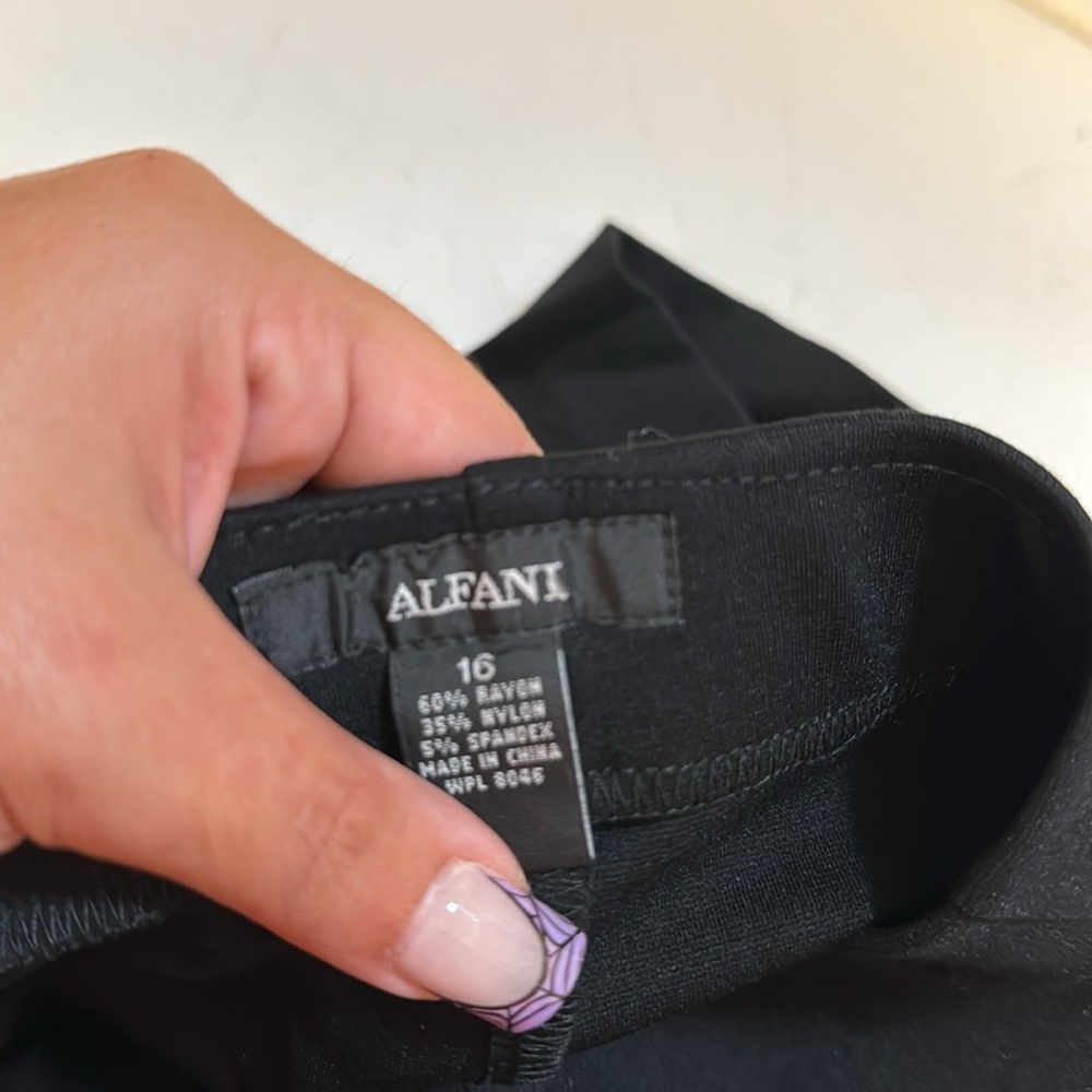 All black midi skirt, stretch, size 16 - Picture 3 of 3